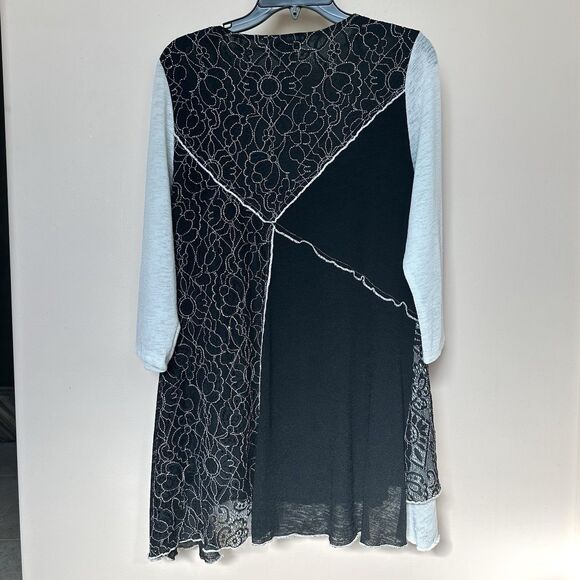 Feratelli Top Women’s Lg Tunic Black White Asymmetrical Pullover Artsy Layered - Picture 3 of 6